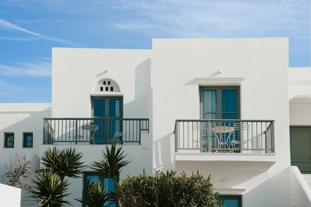 Mr & Mrs White Tinos