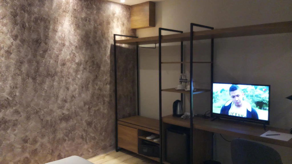 Deluxe Double room (full double bed)