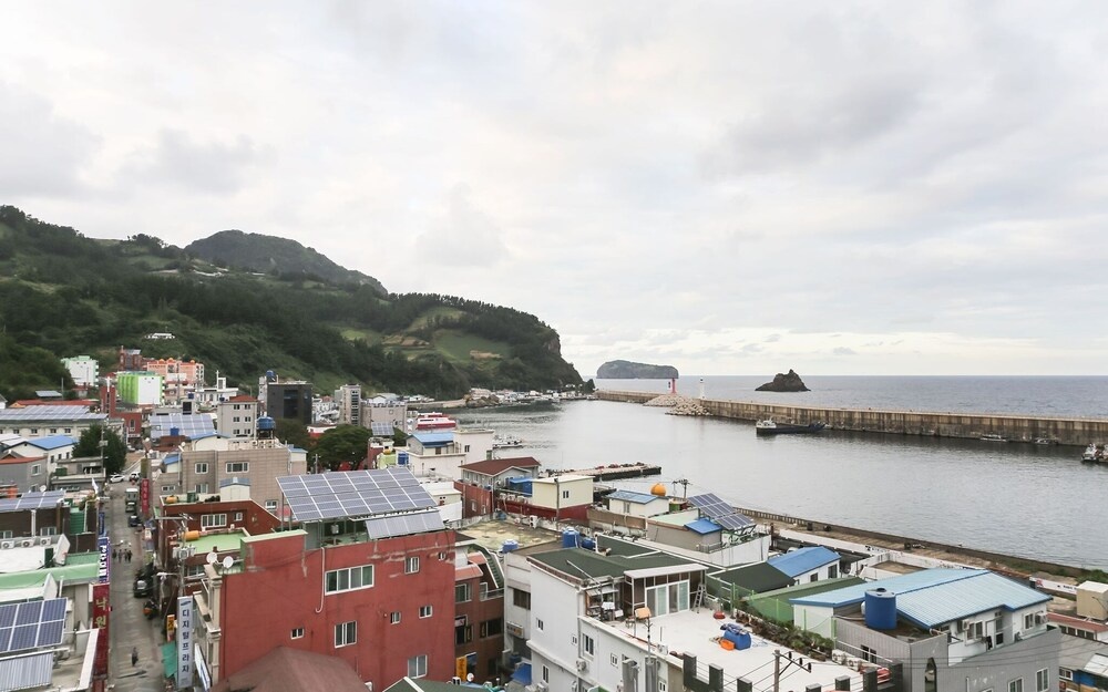 Beach & Waterfront