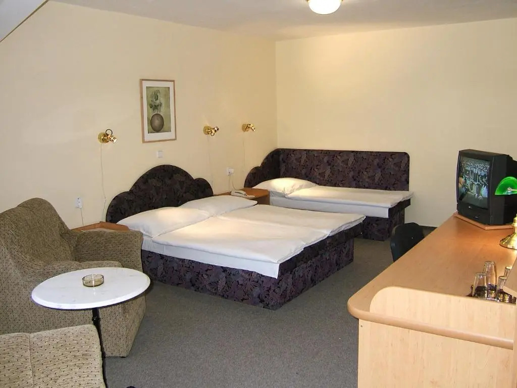 Standard Triple room