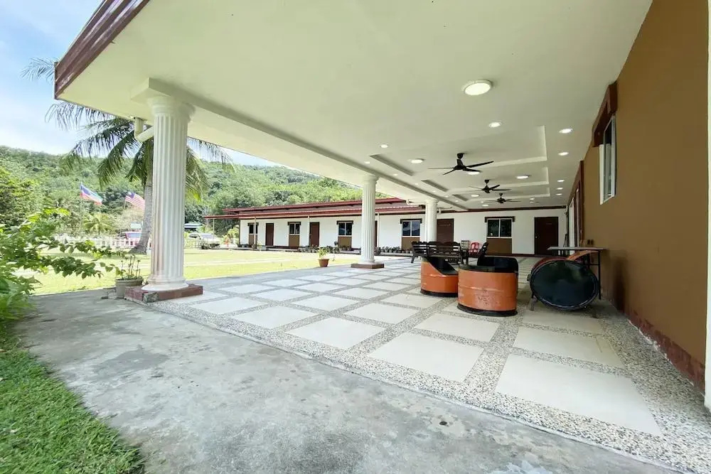 Ambong Bay Resthouse by Oyo Rooms