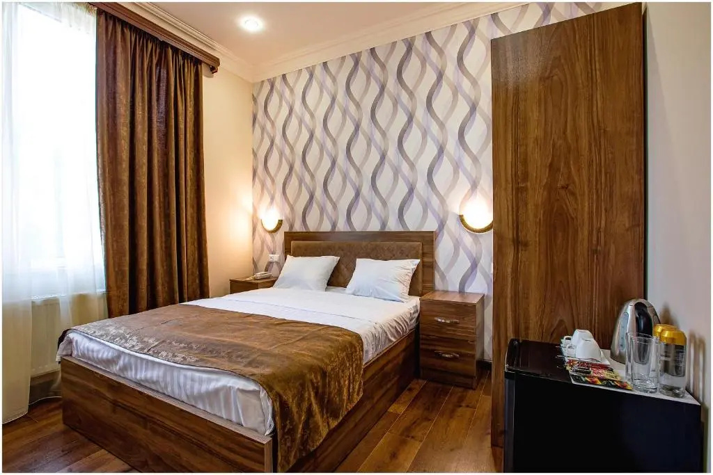 Standard Double room with balcony (full double bed)