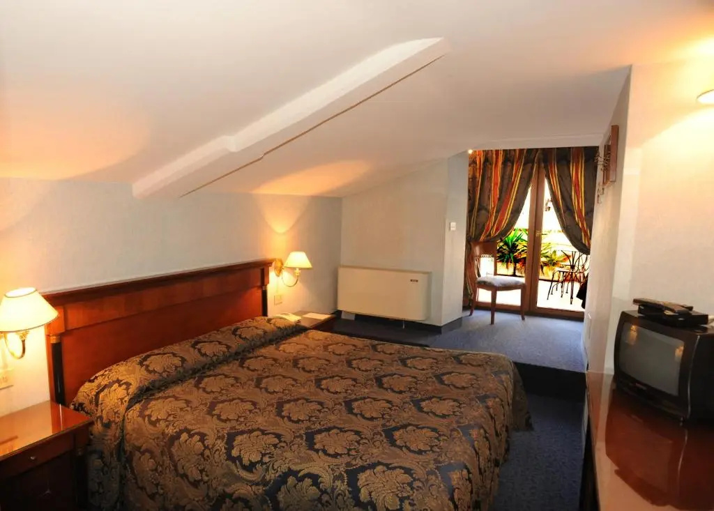 Double room (full double bed)