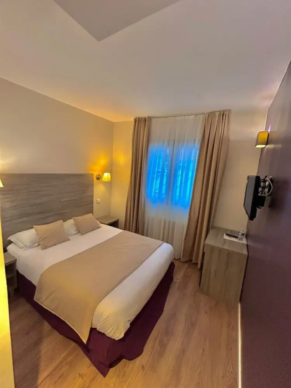 Economy room