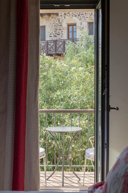 Classic Double room (full double bed)