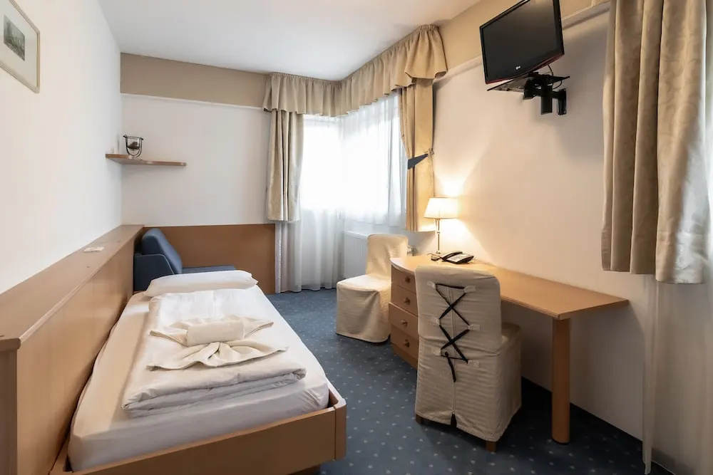 Standard Triple room with mountain view