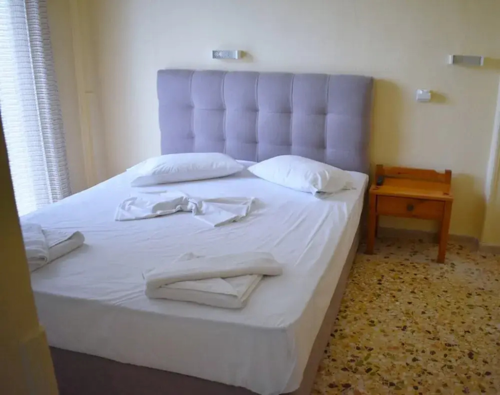 Economy Double room with partial sea view (full double bed)