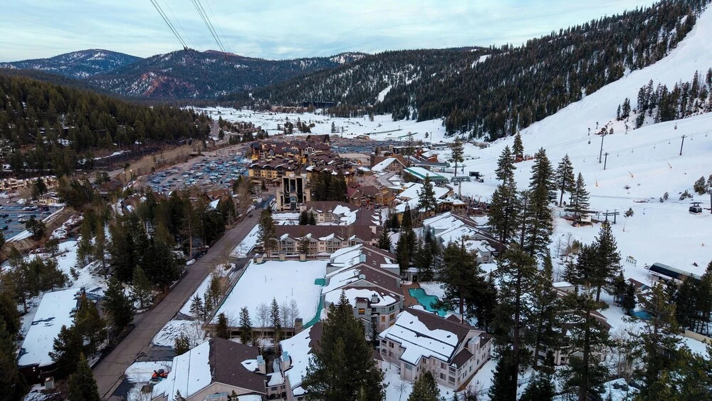 The Ridgeline & The Traverse by Avantstay 2 Slopeside Units + Hot Tub + Sauna + Heated Pool + Heart of Olympic Valley