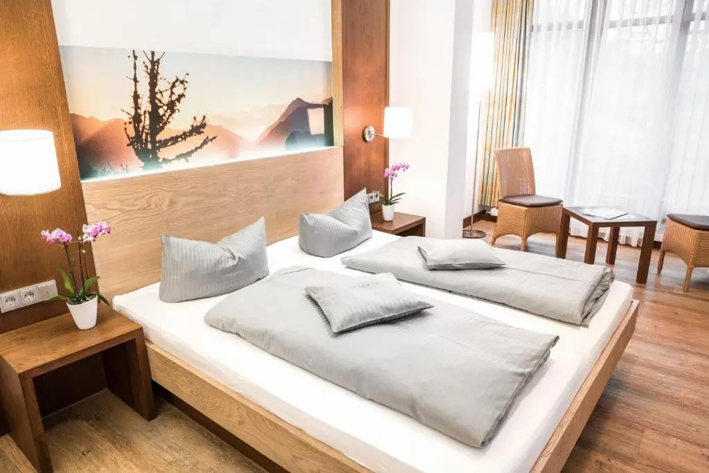 Landhotel Böld and Restaurant Uhrmacher Oberammergau - Chambres