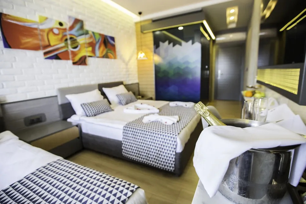 Laren Family Hotel & Spa - Boutique Hotel — 4