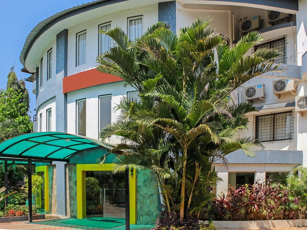 OYO 22692 Flagship Strand Resort