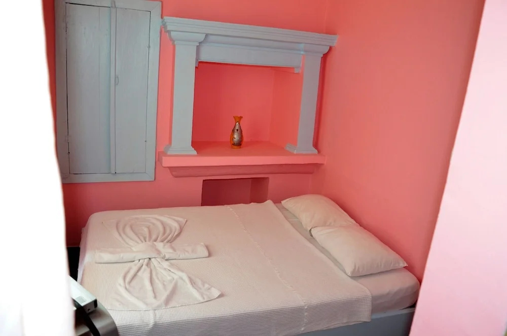 Standard Triple room with city view