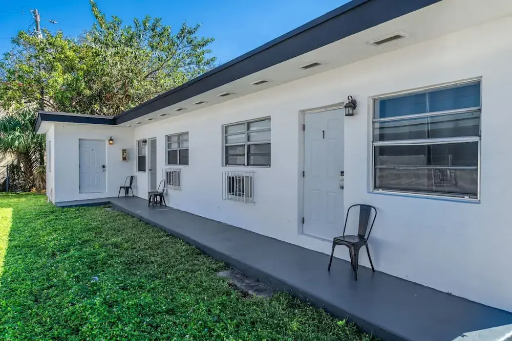 Cozy 1BR Retreat 6 Mins to Beach Free Parking