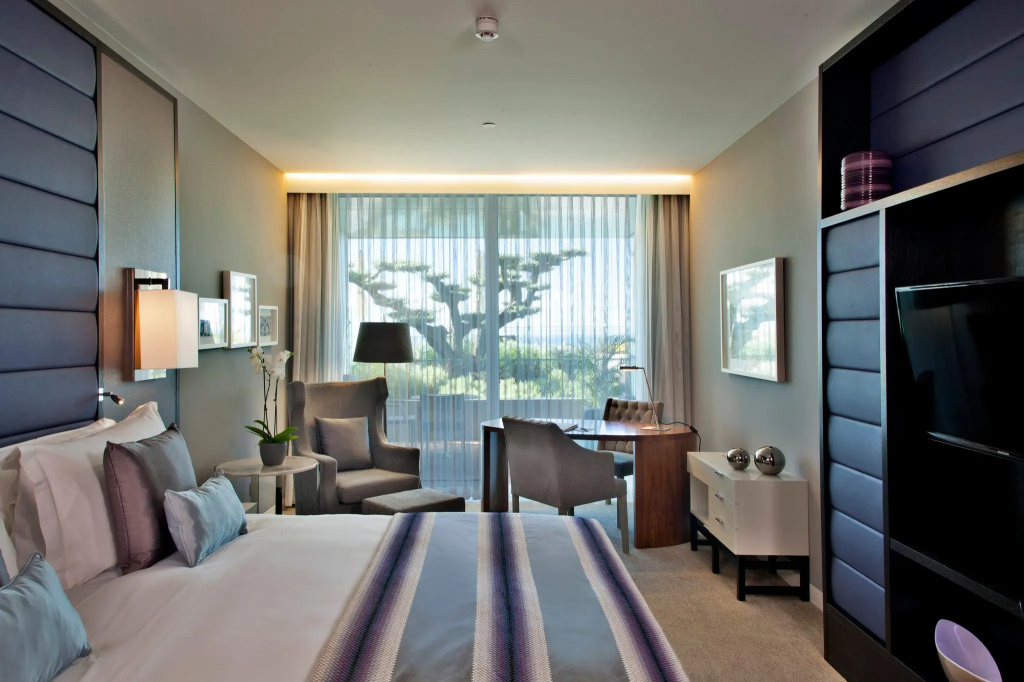 Classic Double room with garden view (full double bed)