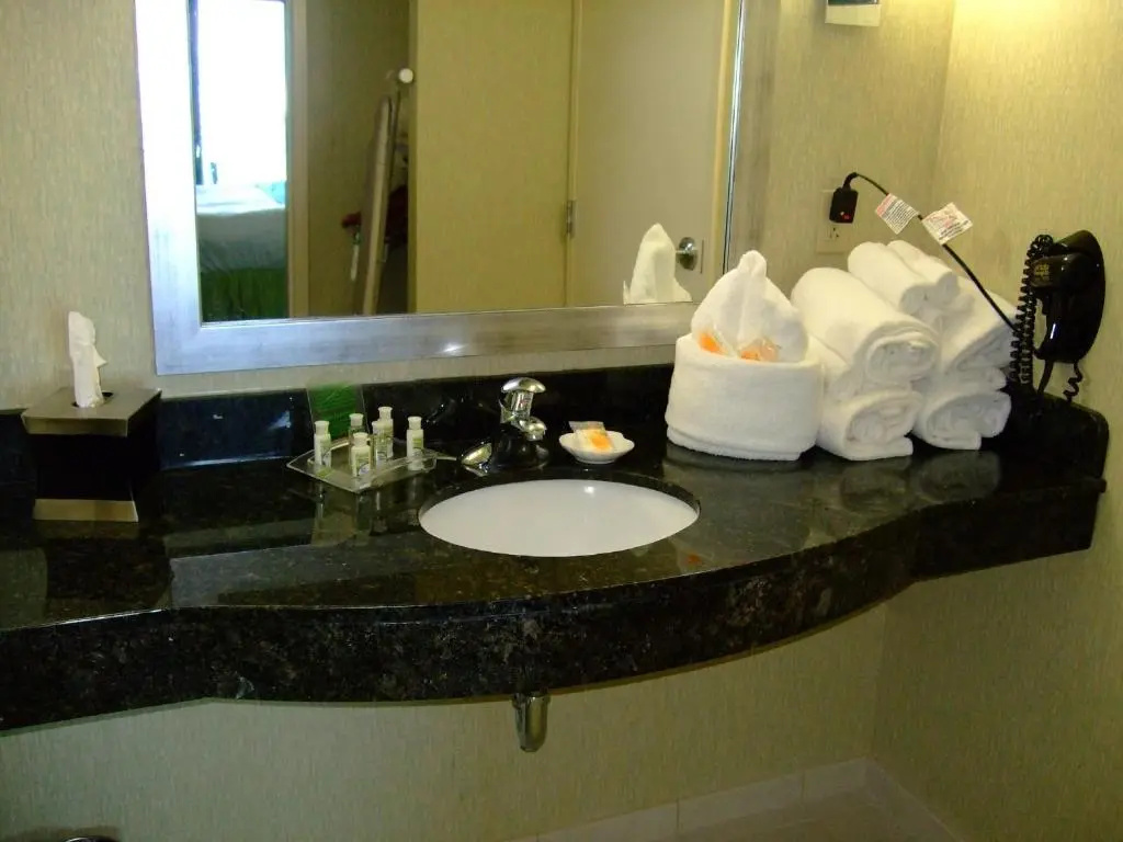 Holiday Inn & Suites Virginia Beach North Beach by IHG - Chambres