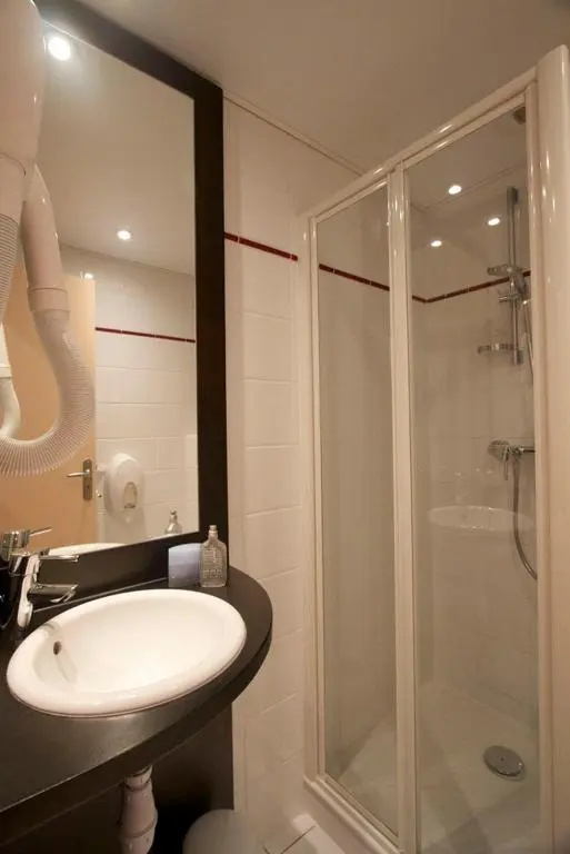 Brit Hotel Les Voyageurs - Chambres