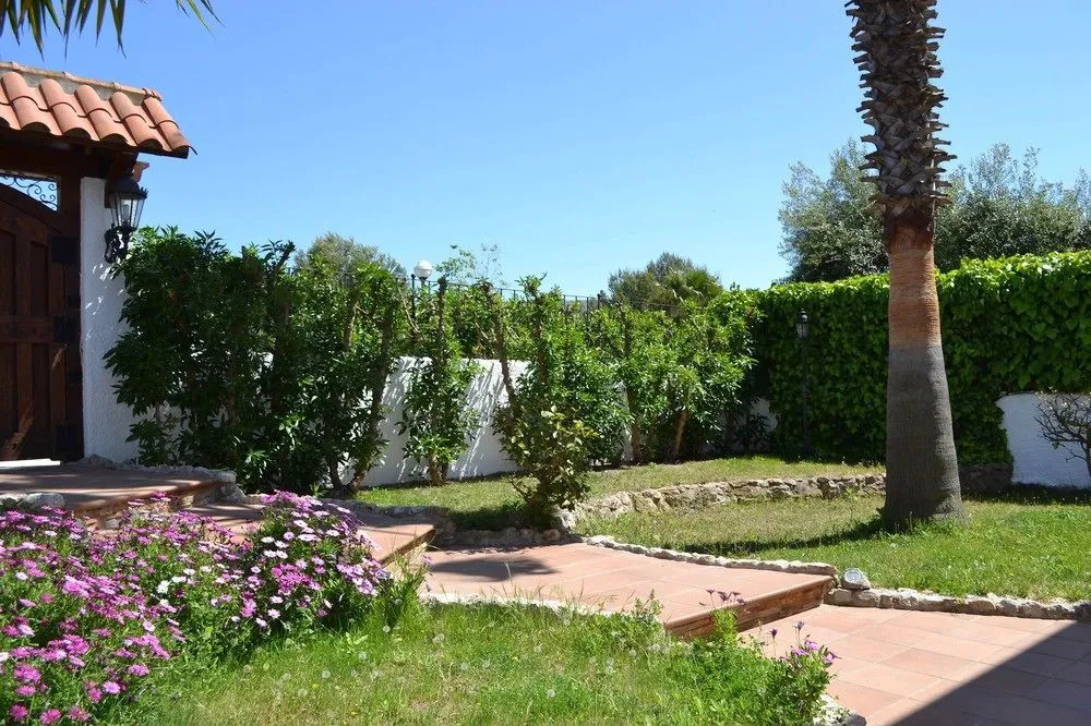 Cute House with Swimming Pool - Général