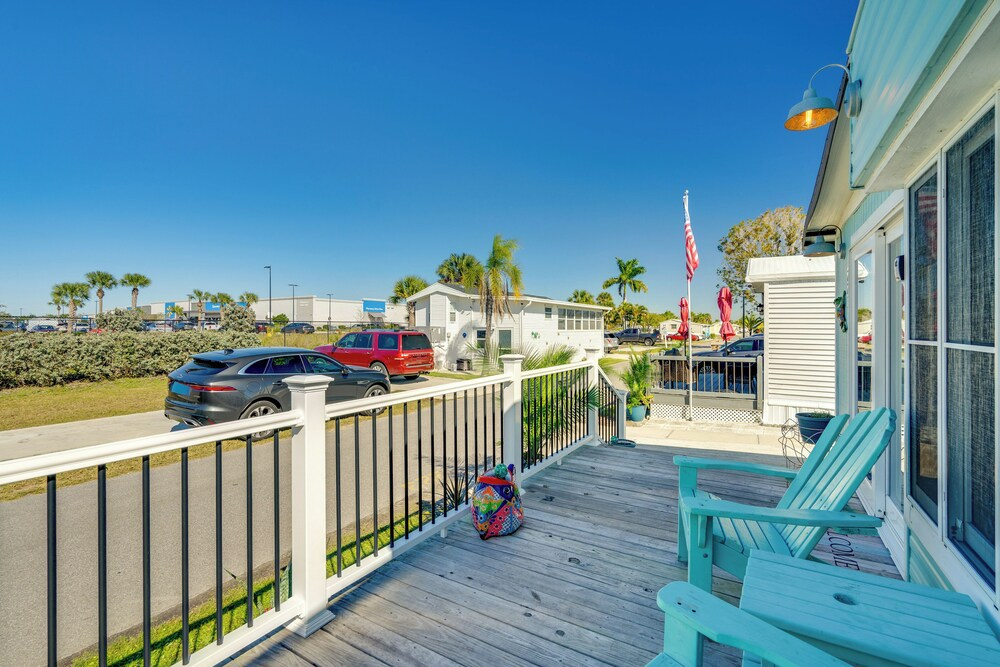 3 Mi to Gulf! Fort Myers Beach Gem w/ Pool Access