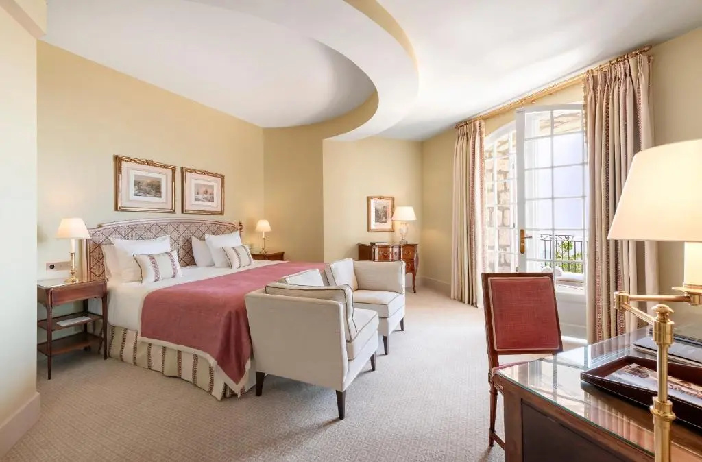 2 Bedrooms Villa