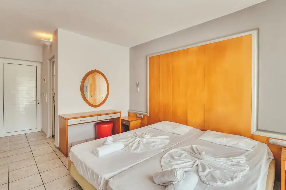 Standard Double room with balcony (full double bed)