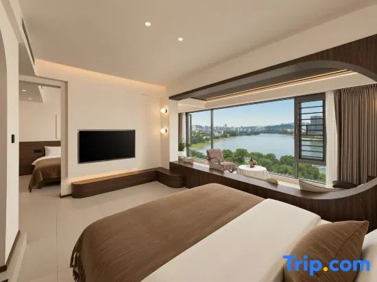 Awake in the Morning · River View Homestay (Zhangjiajie Tianmenshan Cableway)