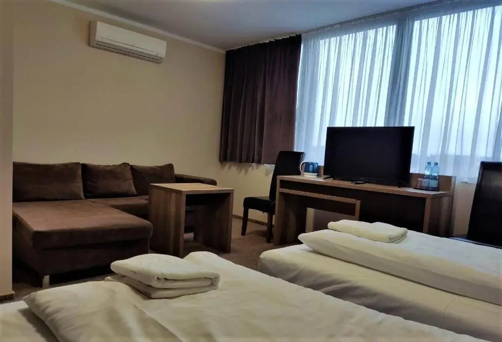Deluxe Double room (full double bed)