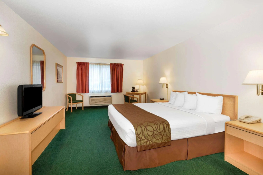 Standard Double room (full double bed)
