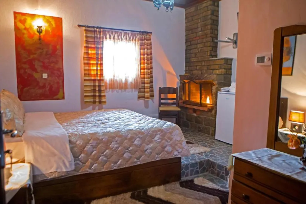 Deluxe Double room (full double bed)