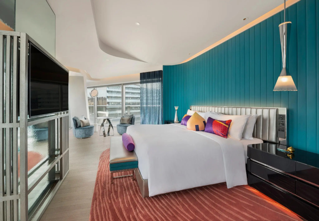 1 Bedroom Wonderful Double Suite with balcony and with lake view (full double bed)