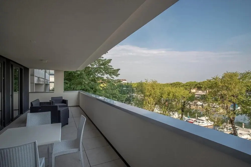 Balcony & Terrace