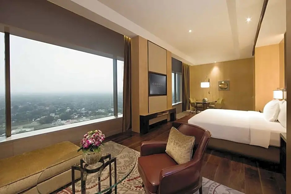 Presidential Double Suite full double bed