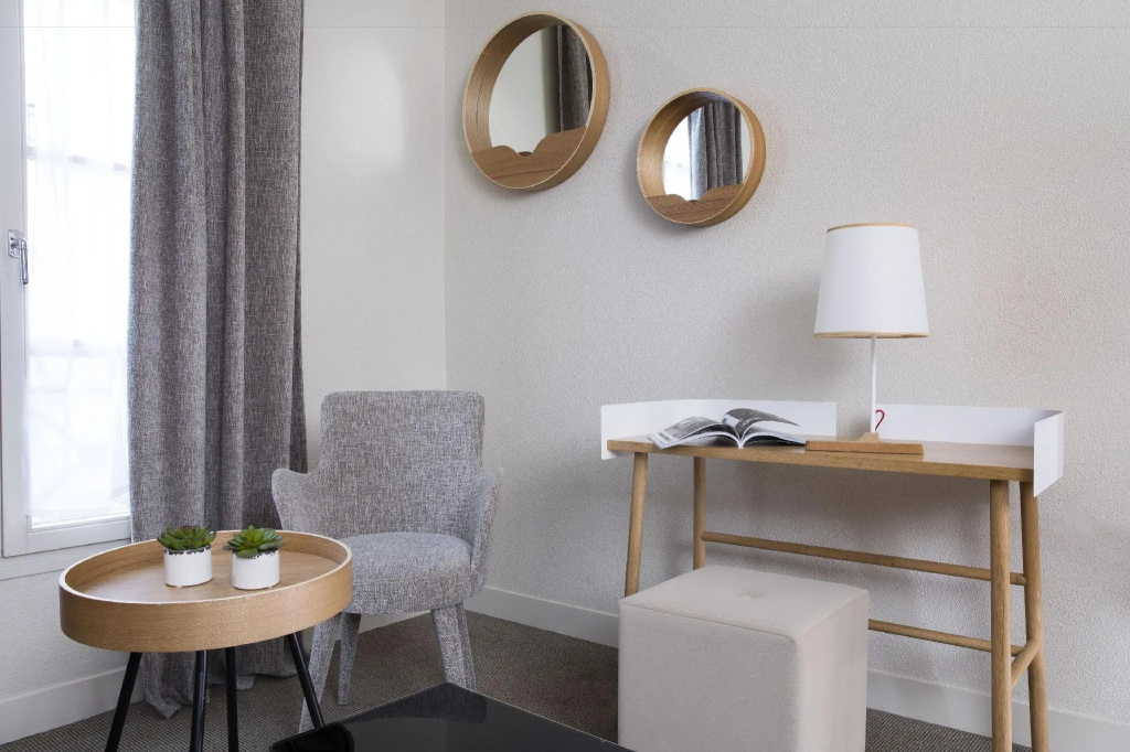 Deluxe Double room (full double bed)