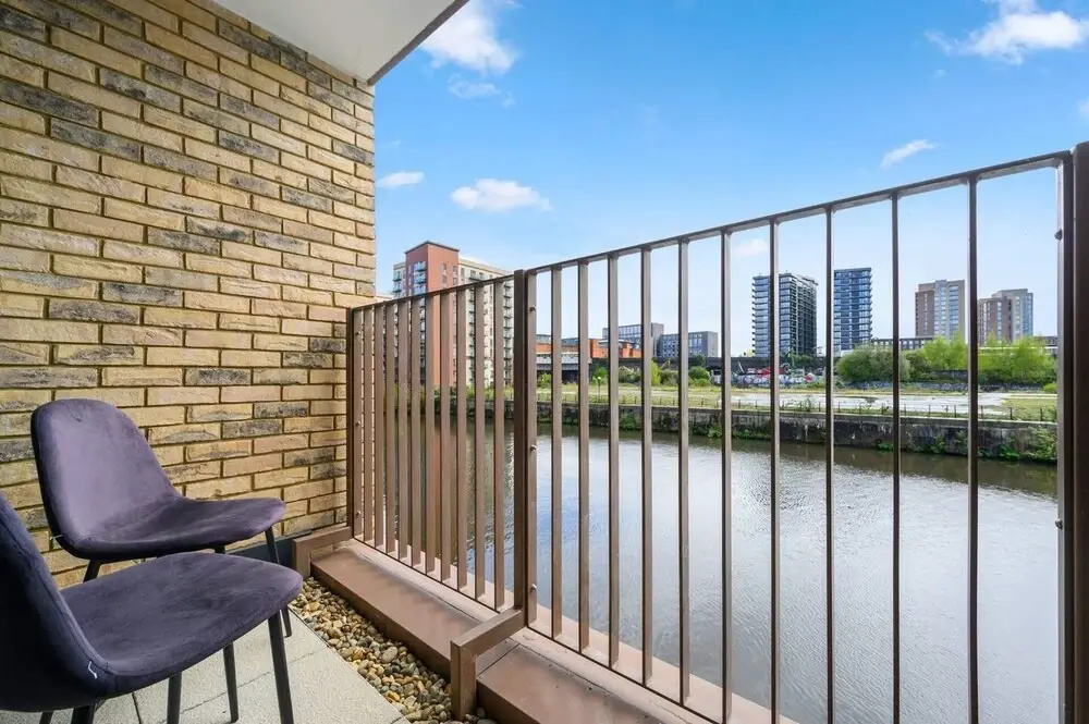 Manchester - Apartment - Sleeps 5 - Parking