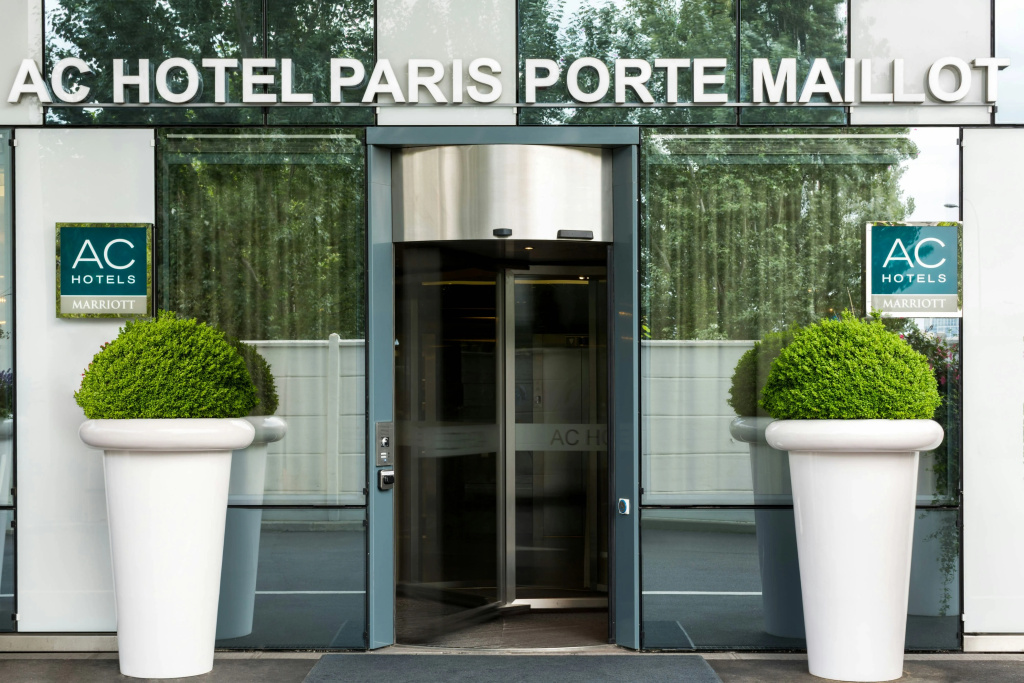 AC Porte Maillot Hotel