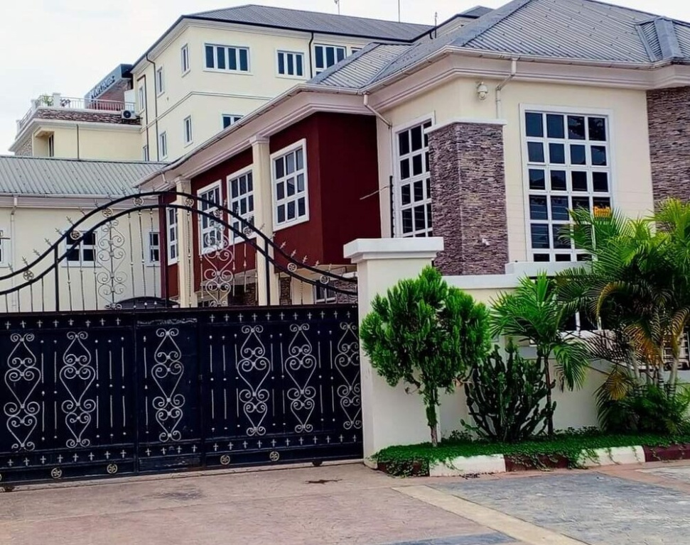Vinpy Hotels