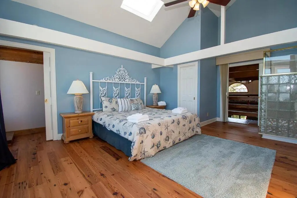 2-story 5 Bed, 5.5 Bath Oceanfront Home Sleeps 18, 4-seat Golf Cart is Included