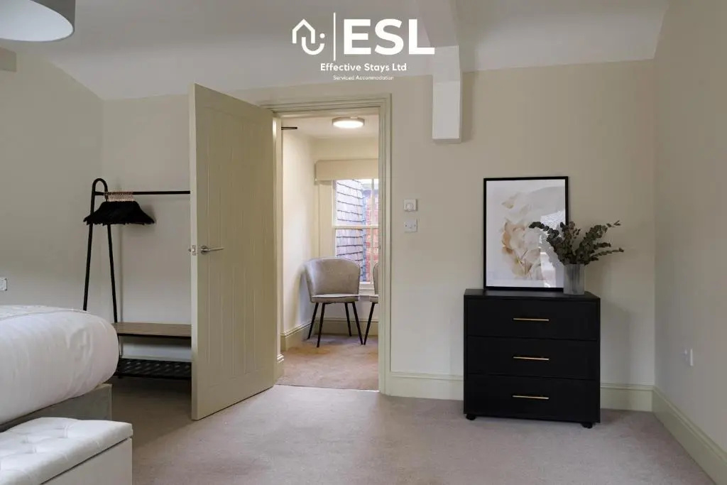 Most Central Luxury Grade 2 Listed Apartment Overlooking Shrewsbury Square - Free Parking