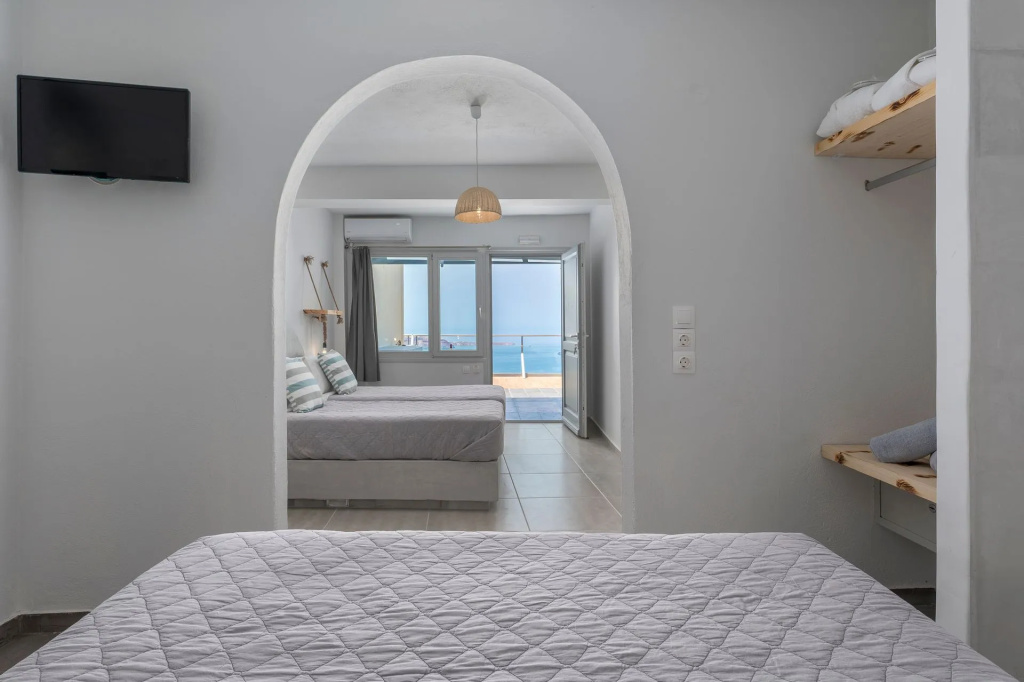 Standard Family room with Caldera view