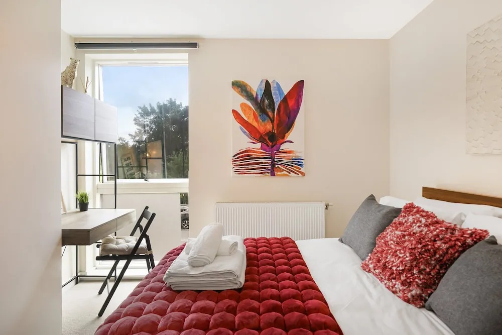 Stylish 2-Bed Flat Near Central London