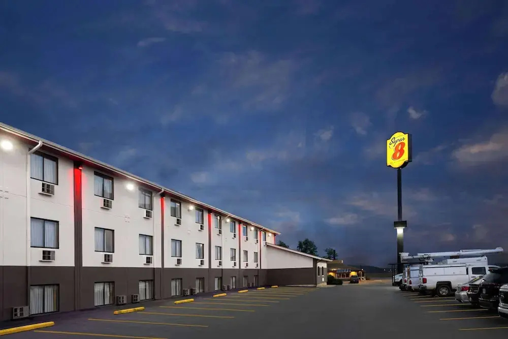 Super 8 St. Clairsville OH/Wheeling WV Area