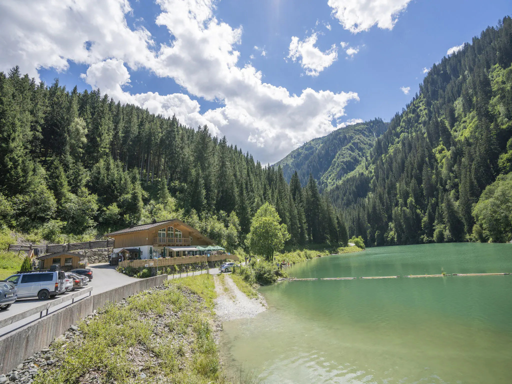 Pretty Holiday Home in Hollersbach im Pinzgau with Garden