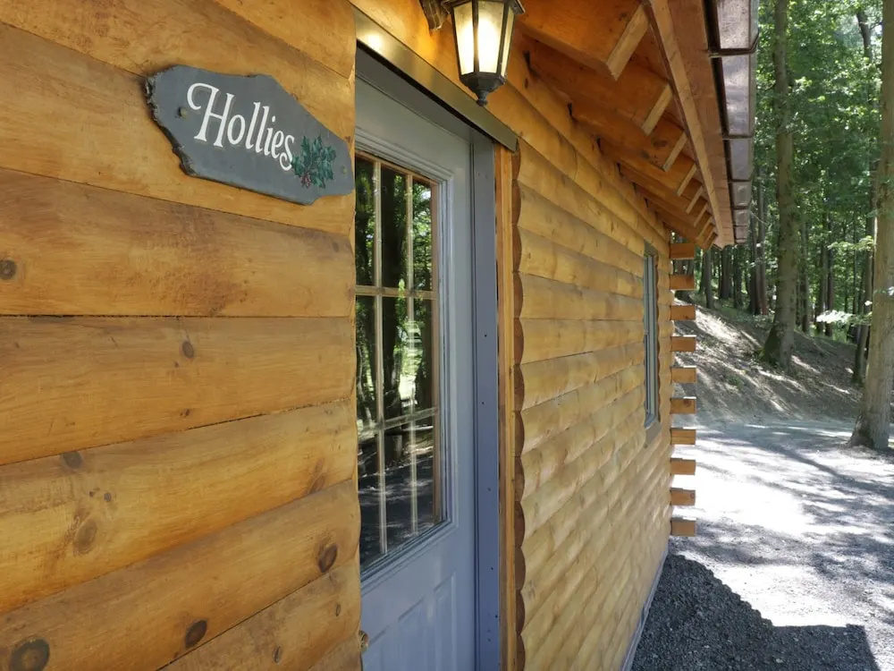Hollies Lodge