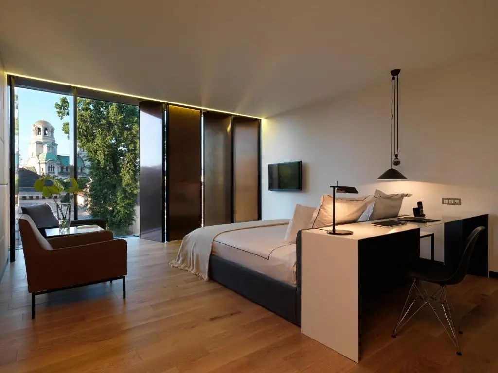 Deluxe Double room (full double bed)