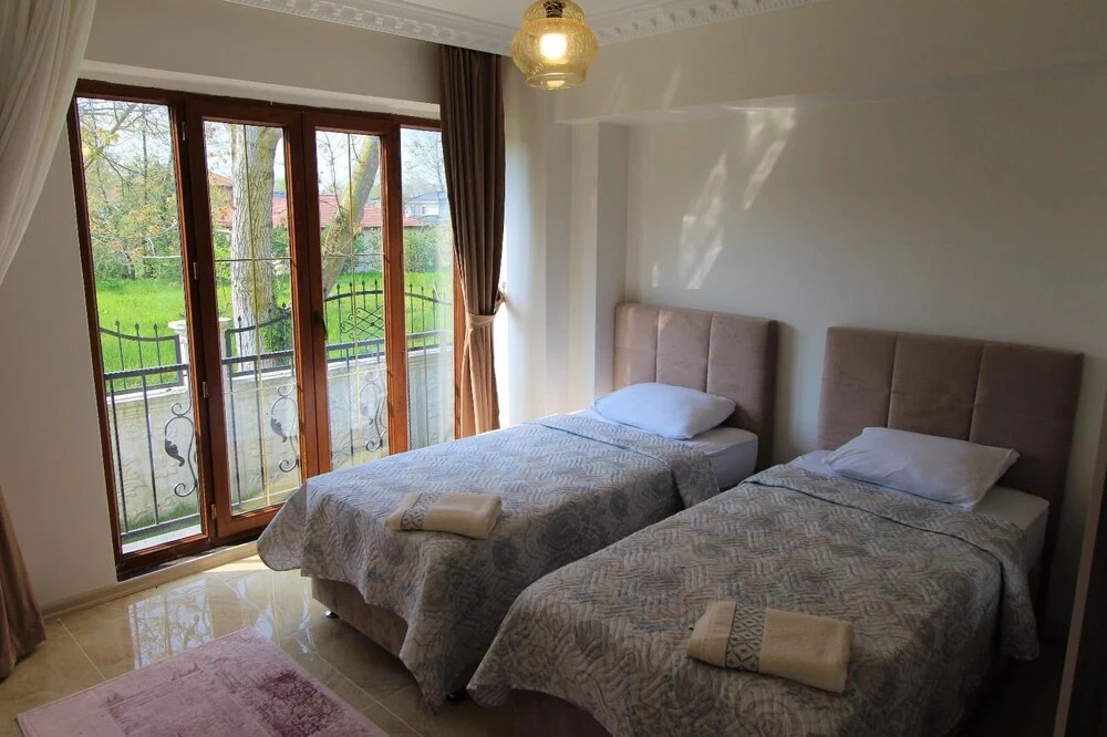 4 Bedrooms Villa with balcony