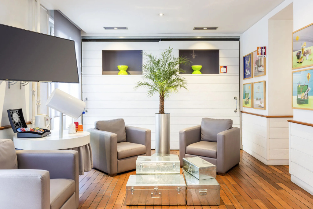 Lobby & Reception