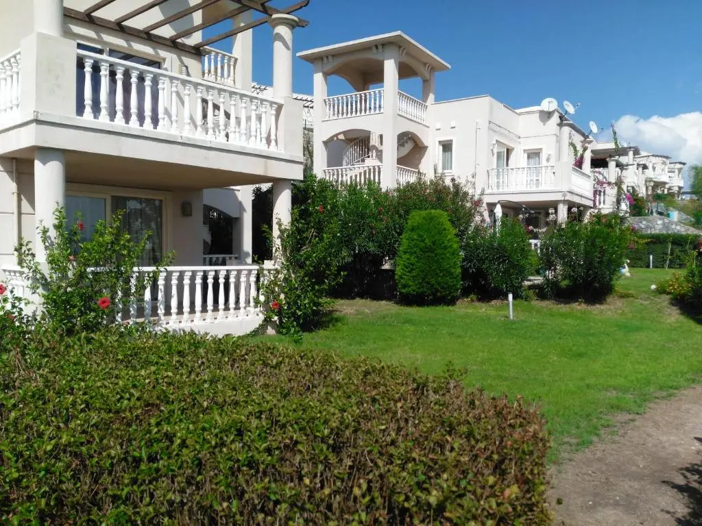 Flamingo Site, Garden Floor Daily Rent Apartment, Lake and Natural View, in Bodrum, A21