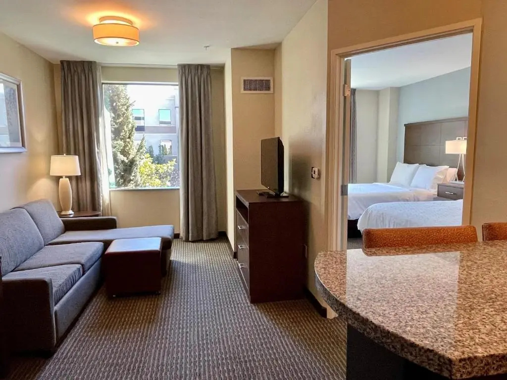 Staybridge Suites Carlsbad by IHG - Chambres