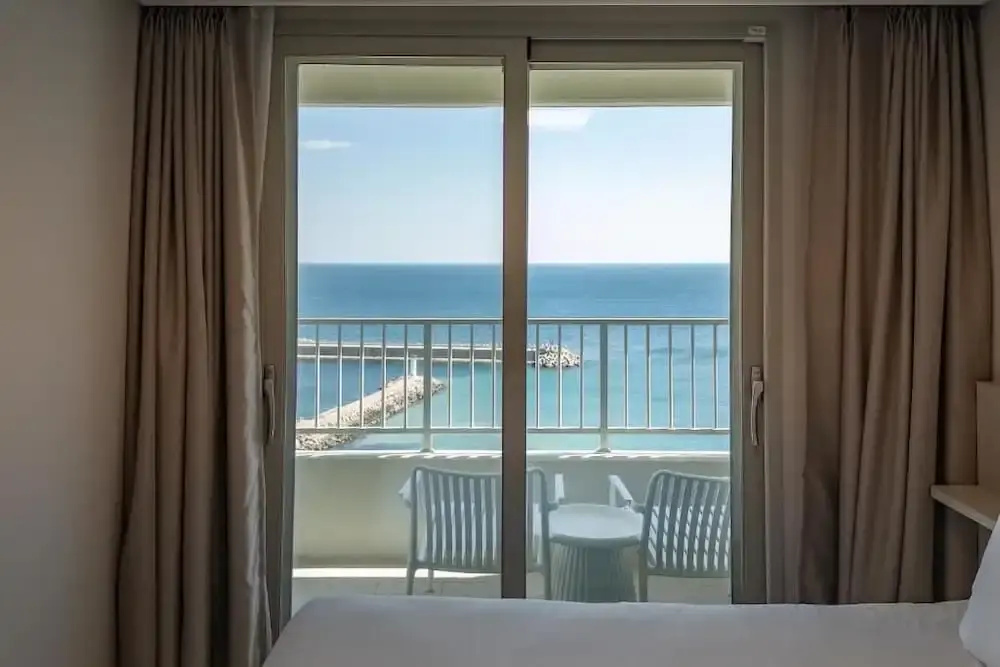 Standard Double room with balcony and with ocean view (full double bed)
