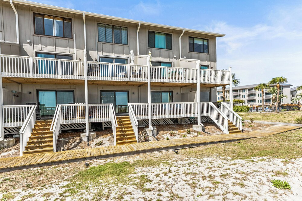 Oceanfront St Helena Island Condo w/ Beach Access!