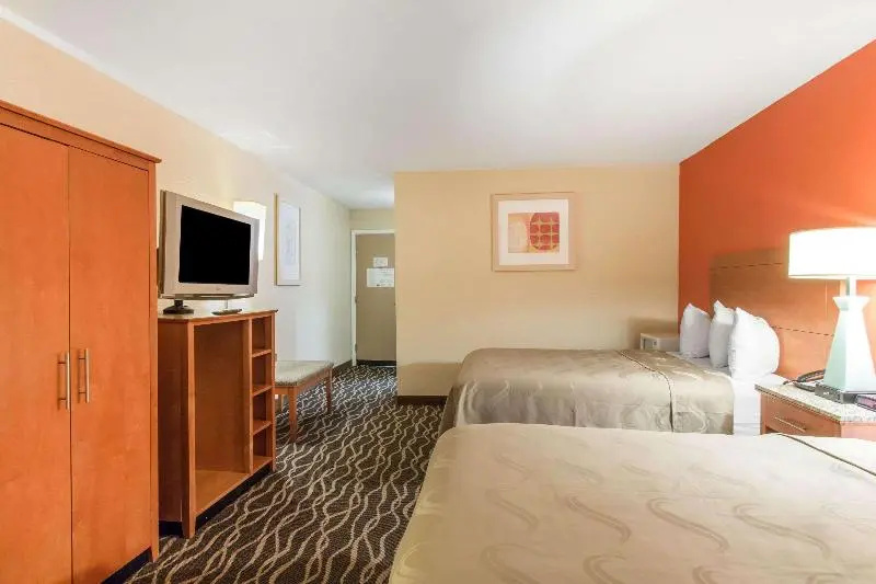 Quality Inn & Suites I-35 near Frost Bank Center - Chambres